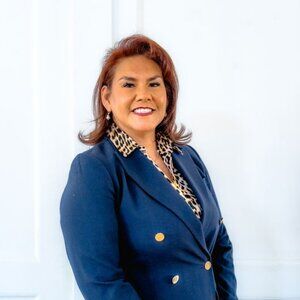 Meet your Posher, Mirna